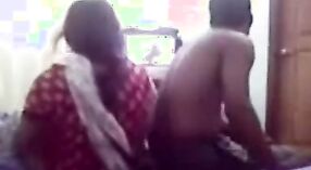 Een sexy Indiase maagd gets neer en vies met een guy 10 min 20 sec
