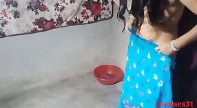 هواة الجنس الفيديو من سونالي ظبي التنظيف والحصول على مارس الجنس من قبل المالك لها 9 دقيقة 30 ثانية