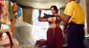 Indisches asiatisches babe mit großen Titten genießt raues Ficken von ihrem Chef 2 min 20 s