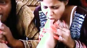 Видео с камеры колледжа, на котором бхабхи ласкает и щупает ее двоюродный брат 4 минута 20 сек