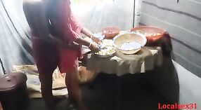 Desi Bhabhi sensuale ed erotico video 1 min 20 sec