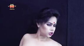 インドのおばさんポルノ：アメーシャのセクシーな冒険 9 分 20 秒