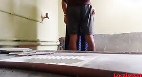 మోతీ గాండ్ పాయువులో తన భారతీయ అత్తను గట్టిగా ఫక్ చేయడం 0 మిన్ 0 సెకను