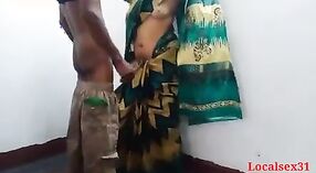 Une étudiante indienne nue se déshabille et se fait plaisir pour son petit ami 3 minute 40 sec