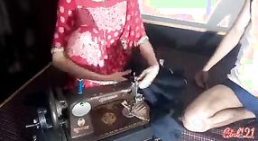 Indyjski bhabhi kobieta dostaje uwiedziony przez jej młody kochanek w a steamy wideo 0 / min 0 sec