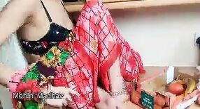 Bibi India XXX dalam sari dengan audio Hindi meniduri vagina ketat pelanggannya 1 min 10 sec