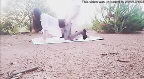 Les femmes indiennes giclent dans une vidéo de fellation chaude 2 minute 00 sec