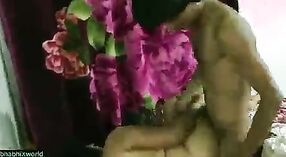 大猩猩性爱视频：泰卢固语阿姨在镜头上顽皮 8 敏 20 sec