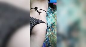 Película de sexo indio con el cuerpo desnudo y la boca abierta de Behen 1 mín. 20 sec