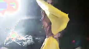 رقصة المطر بونام باندي 2020: فيديو ساخن ومشبع بالبخار 3 دقيقة 00 ثانية