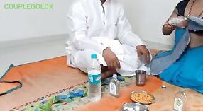 Nackte indische Tante Randys hartes Sexvideo im Banarasi-Stil 3 min 20 s
