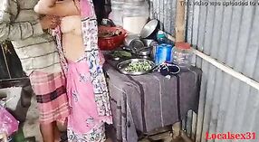 Indiano zia gode all'aperto sesso in village 4 min 30 sec