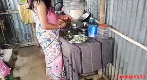 Indische Tante genießt outdoor-sex im Dorf 10 min 20 s