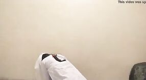 Video porno India dari seorang gadis cantik melakukan seks anal 2 min 20 sec