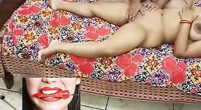 Une femme indienne se livre à un massage sensuel avant d'avoir des relations sexuelles 7 minute 00 sec