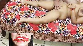 Une femme indienne se livre à un massage sensuel avant d'avoir des relations sexuelles 7 minute 50 sec