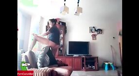 Rijpere Indiase babe enjoys ruw seks met haar jong tenant 5 min 00 sec