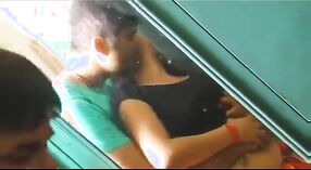 Indyjski bhabha dostaje intymne z sąsiadem w ukrytej kamery wideo 4 / min 10 sec