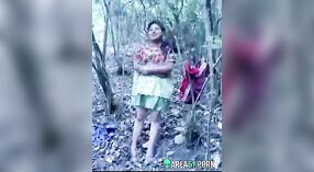 Desi MMC indulges in outdoor masturbation with a stunning Tamil beauty 1 min 00 sec