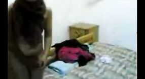Телугу бхабхи трахает свою задницу и киску парень в домашнем видео 2 минута 40 сек