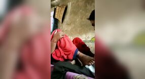 Inder mit körperlichen Behinderungen hat Sex mit seiner Frau im Dorf 0 min 40 s