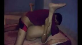 Парень из колледжа и его индийская тетя занимаются горячим сексом наездницы у себя дома 0 минута 50 сек