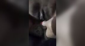 印度性爱录像带有一个成熟的阿姨，她的毛茸茸的猫被砸了 2 敏 00 sec