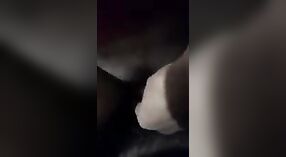 印度性爱录像带有一个成熟的阿姨，她的毛茸茸的猫被砸了 2 敏 50 sec