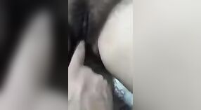 印度性爱录像带有一个成熟的阿姨，她的毛茸茸的猫被砸了 0 敏 0 sec