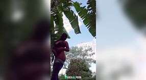 Outdoor sex with a naughty teenage girl from Kerala revealed on the Net 1 min 20 sec