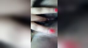 Bangla Desi dziewczyna pyszni jej hairy pussy dla selfies w ekscytujący wideo 2 / min 40 sec