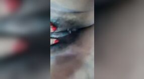 Bangla Desi menina ostenta sua buceta peluda para selfies em fumegante vídeo 0 minuto 0 SEC