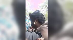 Seks luar ruangan Dehati dengan kekasih rahasianya Desi dalam video yang panas dan beruap 0 min 0 sec
