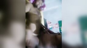 Video amateur de Desi puta recibiendo doble penetración por el marido bengalí 0 mín. 0 sec