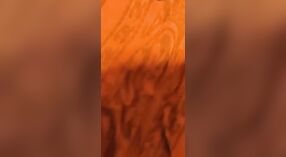 பங்களாவின் தேசி எம்எம்எஸ் வீடியோ அவரது குத மற்றும் புண்டை நாடகத்தைக் காட்டுகிறது 2 நிமிடம் 40 நொடி