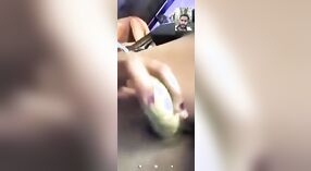 Desi kız gets kapalı ile cucumber içinde bu sıcak video 1 dakika 20 saniyelik