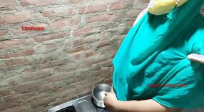 Домохозяйка Дези предается страстному занятию на кухне 1 минута 10 сек