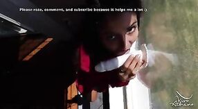 섹시한 소녀의 손가락에 자신을 웹캠을 위한 라이브 셀카 7 최소 00 초