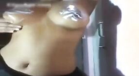Big-breasted Indian bhabhi seduces and pleases her fans on webcam 3 min 20 sec