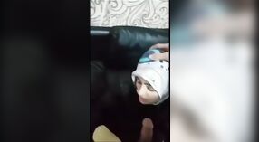 オーラルセックスにふける女の子の自家製のビデオ 0 分 0 秒