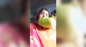 Bangla MILF ' s solo video featuring haar kale kut en telefoon seks 4 min 20 sec