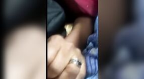 Indiase Vrouw gives haar lover een blowjob op de MMS bus 1 min 10 sec
