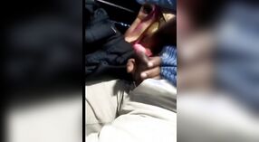Indiase Vrouw gives haar lover een blowjob op de MMS bus 6 min 10 sec