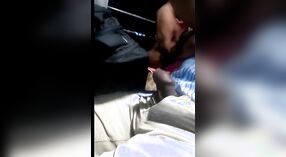 Indiase Vrouw gives haar lover een blowjob op de MMS bus 8 min 40 sec
