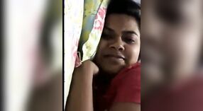 Desi Mädchen mit großen Titten zeigt Ihr Vermögen im webcam-sex-chat 2 min 50 s