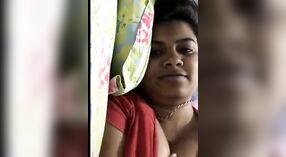 Desi Mädchen mit großen Titten zeigt Ihr Vermögen im webcam-sex-chat 5 min 50 s