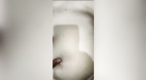 ভারতীয় সেক্স ভিডিওতে নিবিড় আন্টি তার স্বামীর দ্বারা তার লোমশ ভগকে ধাক্কা দিচ্ছে features 2 মিন 20 সেকেন্ড