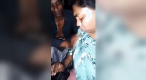 Desi Randi en haar XXX boyfriend engage in outdoor groep seks in een sari 4 min 20 sec