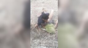भारतीय भाभी घर के बाहर कमबख्त और निगलने में गर्म वीडियो 1 मिन 30 एसईसी