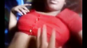 Desi bhabhas große brüste hüpfen, während sie in diesem dampfenden Video hart gefickt wird 0 min 50 s
